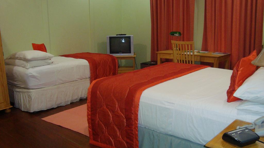 Heritage Inn Trinidad Belmont Стая снимка