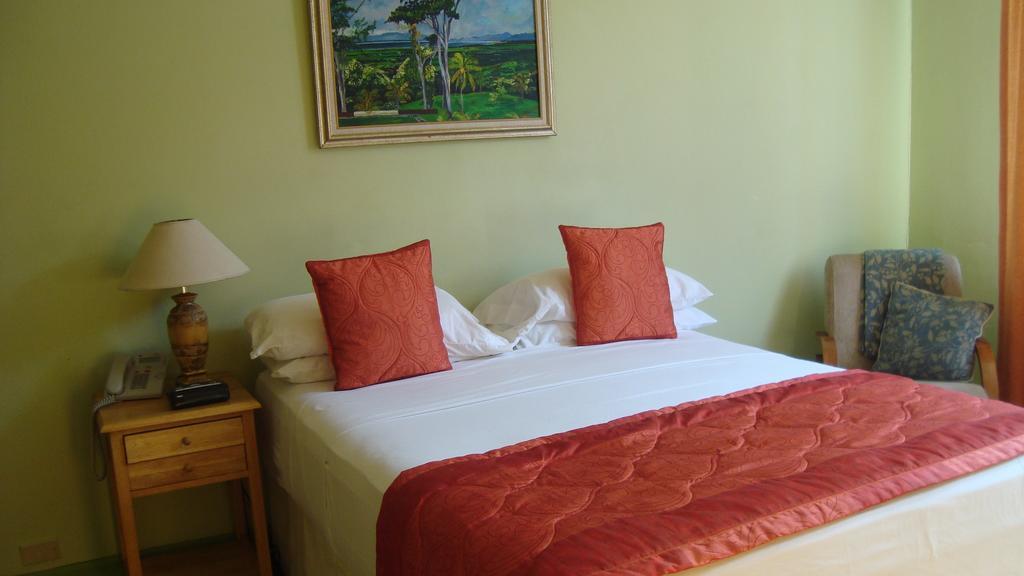Heritage Inn Trinidad Belmont Стая снимка