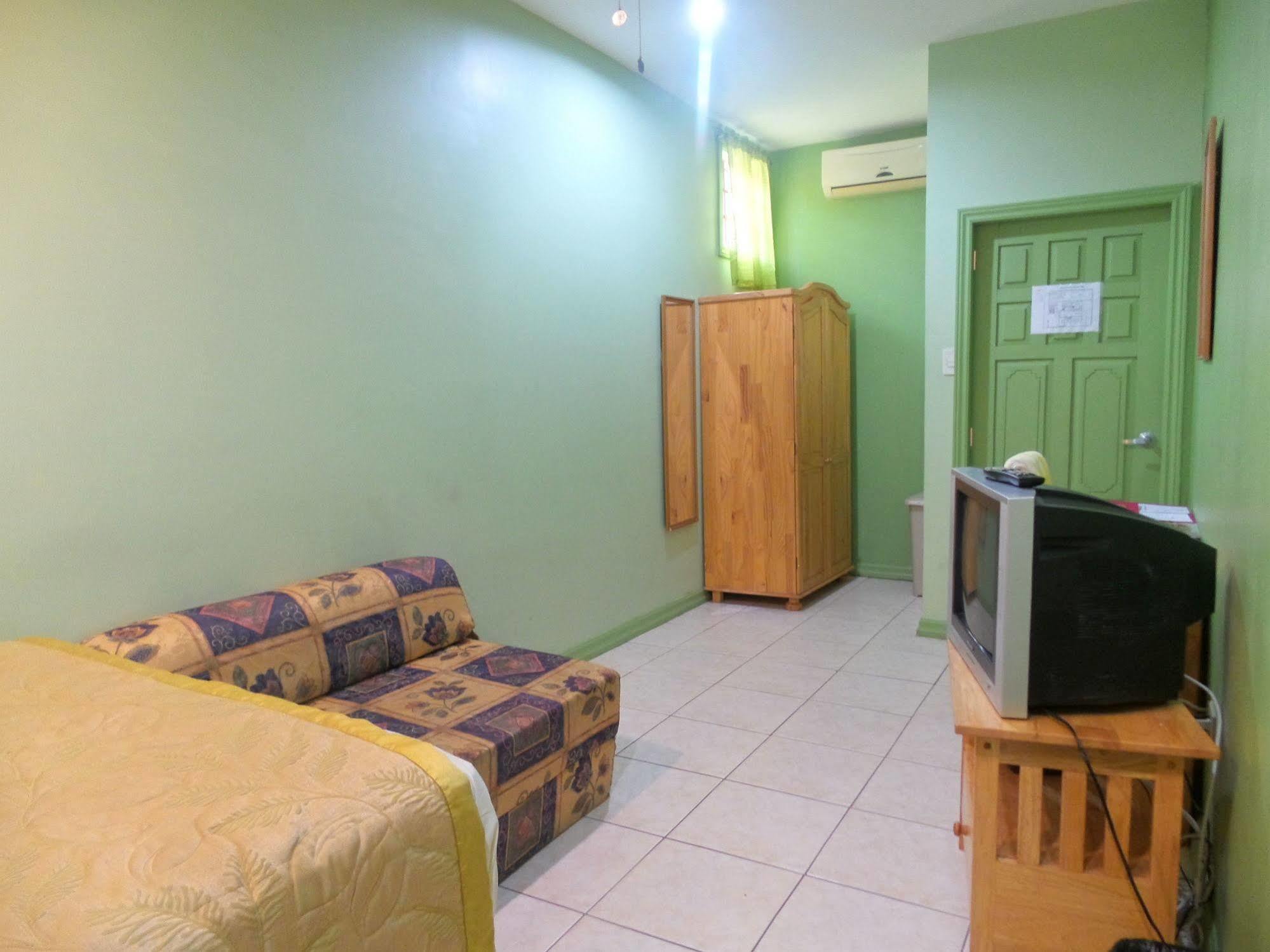 Heritage Inn Trinidad Belmont Екстериор снимка