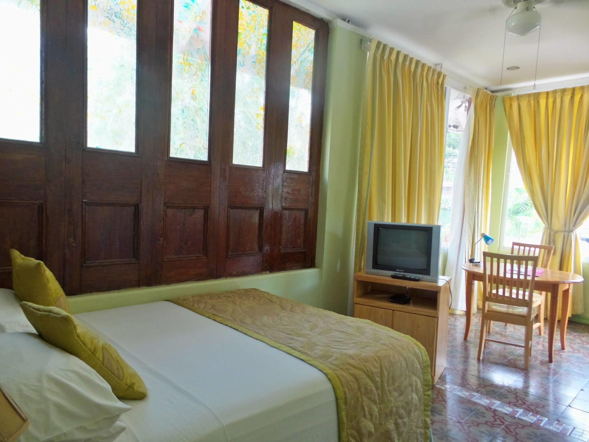 Heritage Inn Trinidad Belmont Екстериор снимка
