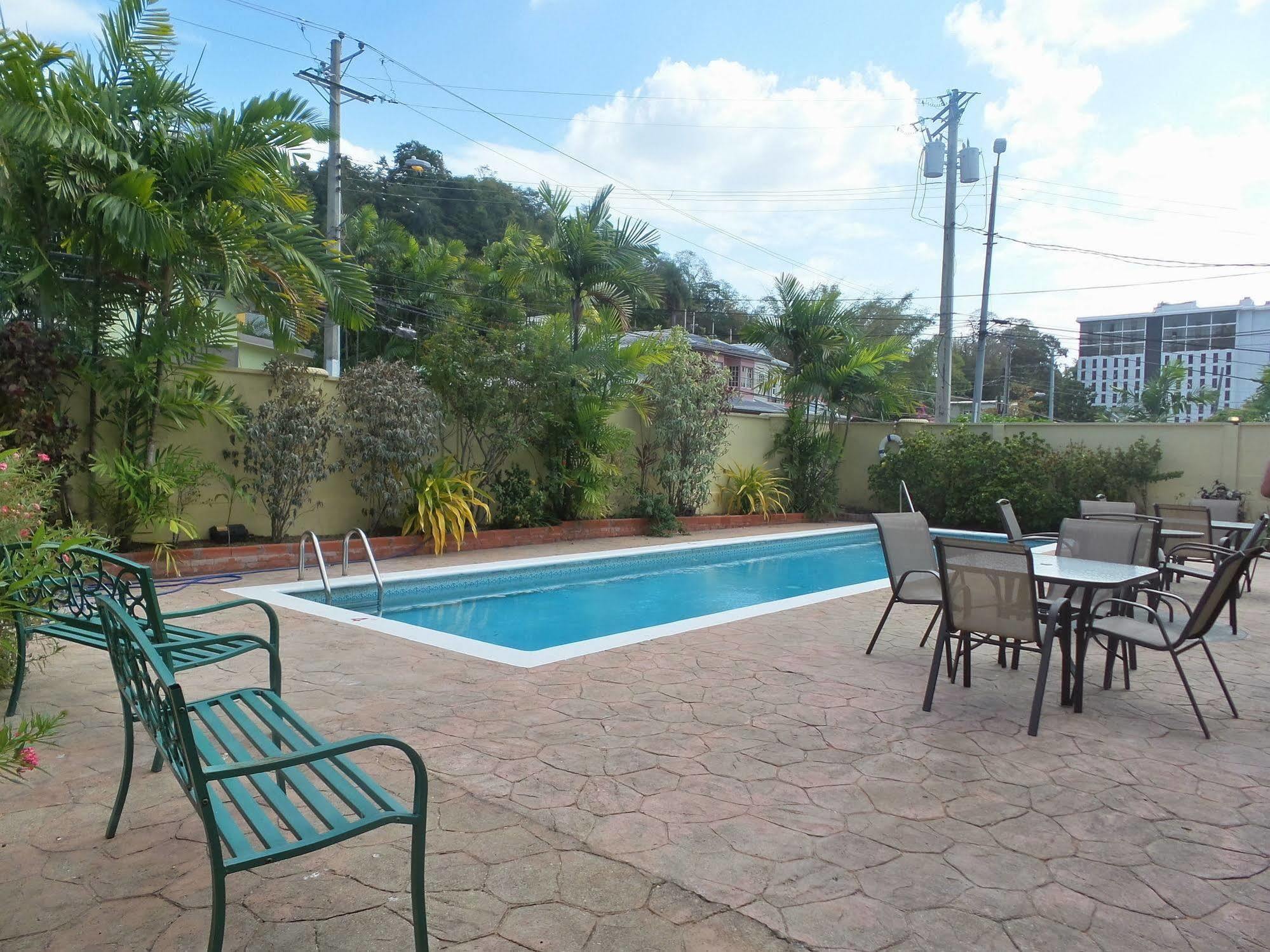 Heritage Inn Trinidad Belmont Екстериор снимка